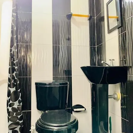 Apartment For 8, Near To The Beaches And Downtown